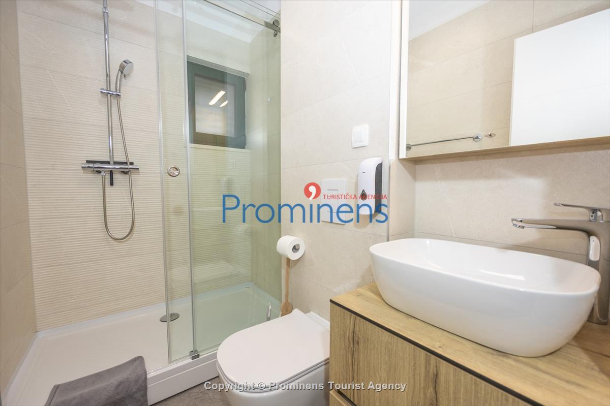 Beachfront Villa San't Antonio Podaca – 4 Bedrooms, 2 Families, Direct Sea Access, Makarska Riviera