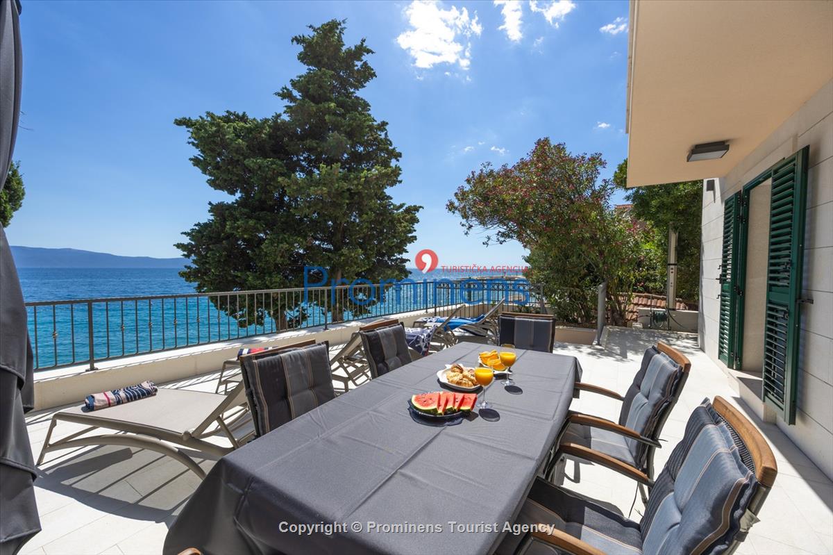 Beachfront Villa San't Antonio Podaca – 4 Bedrooms, 2 Families, Direct Sea Access, Makarska Riviera