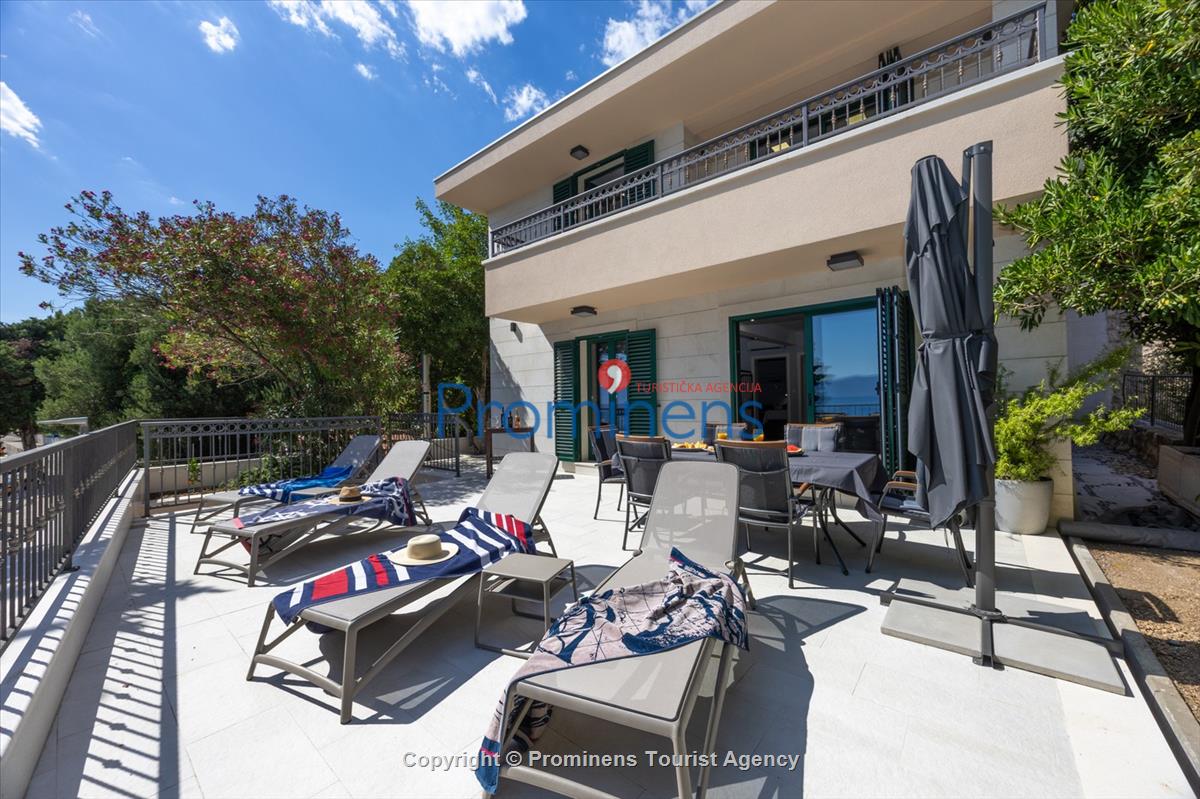 Beachfront Villa San't Antonio Podaca – 4 Bedrooms, 2 Families, Direct Sea Access, Makarska Riviera
