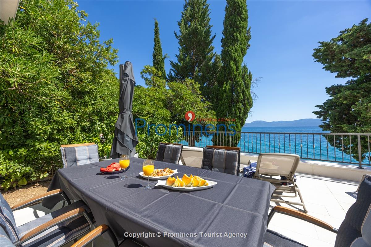Beachfront Villa San't Antonio Podaca – 4 Bedrooms, 2 Families, Direct Sea Access, Makarska Riviera
