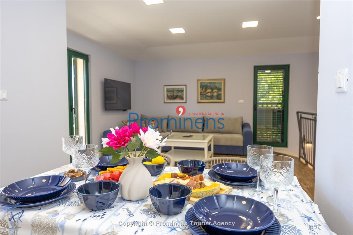 Beachfront Villa San't Antonio Podaca – 4 Bedrooms, 2 Families, Direct Sea Access, Makarska Riviera
