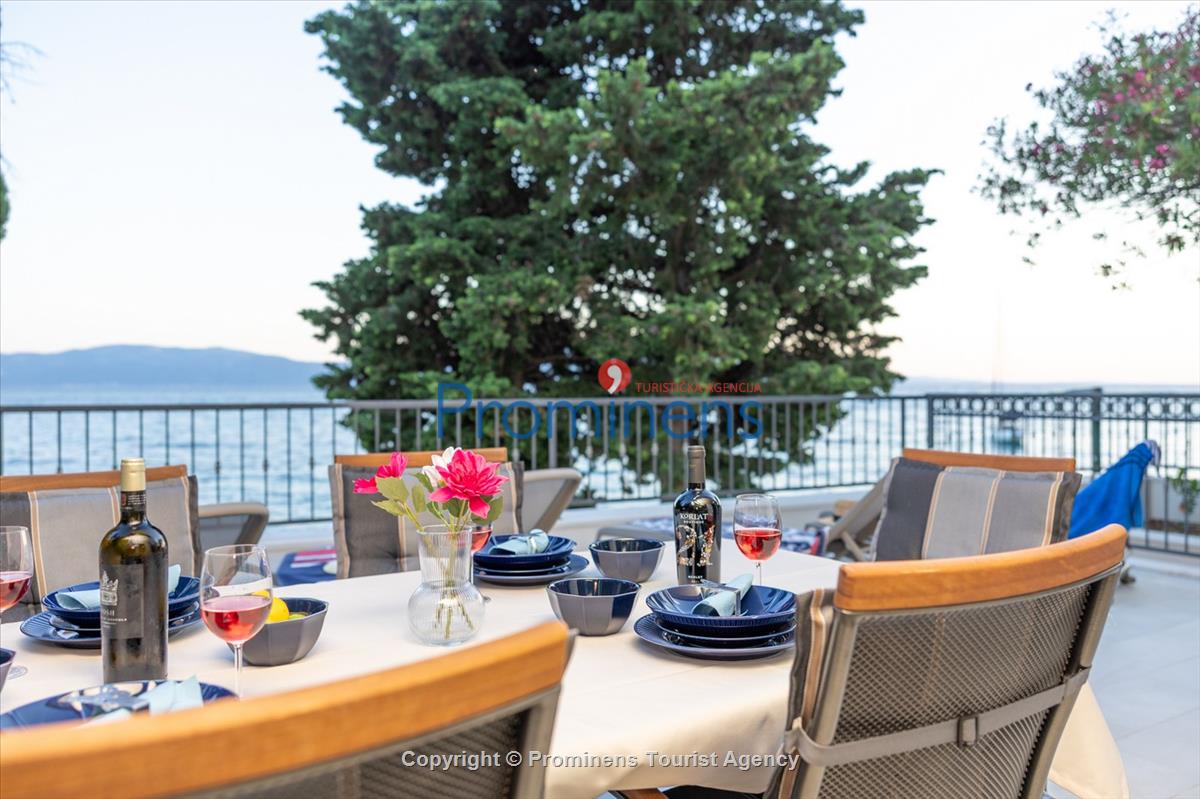 Beachfront Villa San't Antonio Podaca – 4 Bedrooms, 2 Families, Direct Sea Access, Makarska Riviera