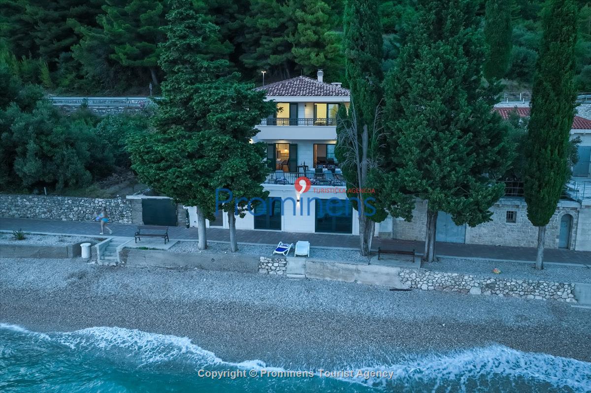 Beachfront Villa San't Antonio Podaca – 4 Bedrooms, 2 Families, Direct Sea Access, Makarska Riviera
