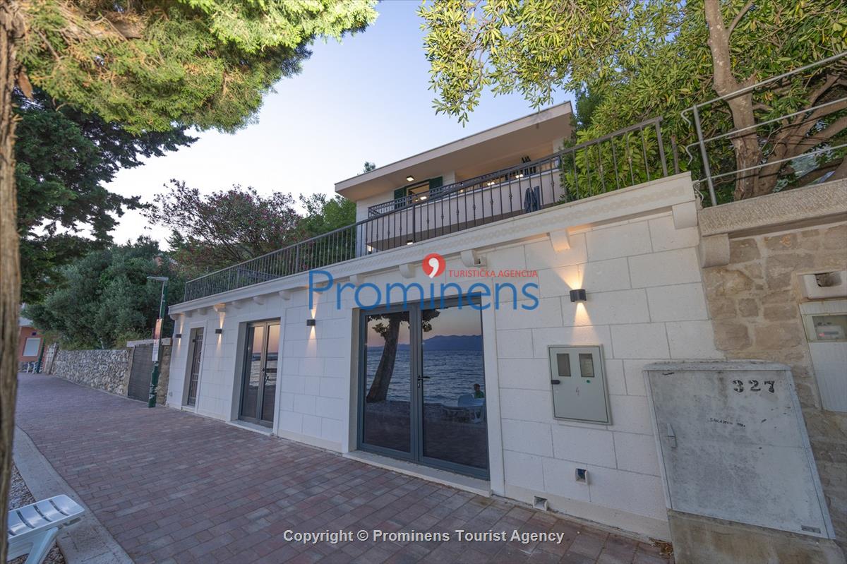 Beachfront Villa San't Antonio Podaca – 4 Bedrooms, 2 Families, Direct Sea Access, Makarska Riviera