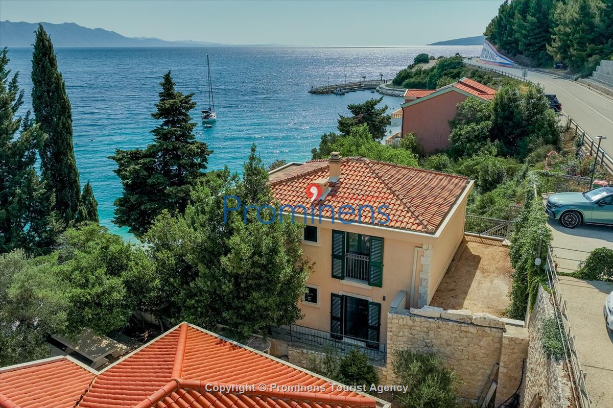 Beachfront Villa San't Antonio Podaca – 4 Bedrooms, 2 Families, Direct Sea Access, Makarska Riviera