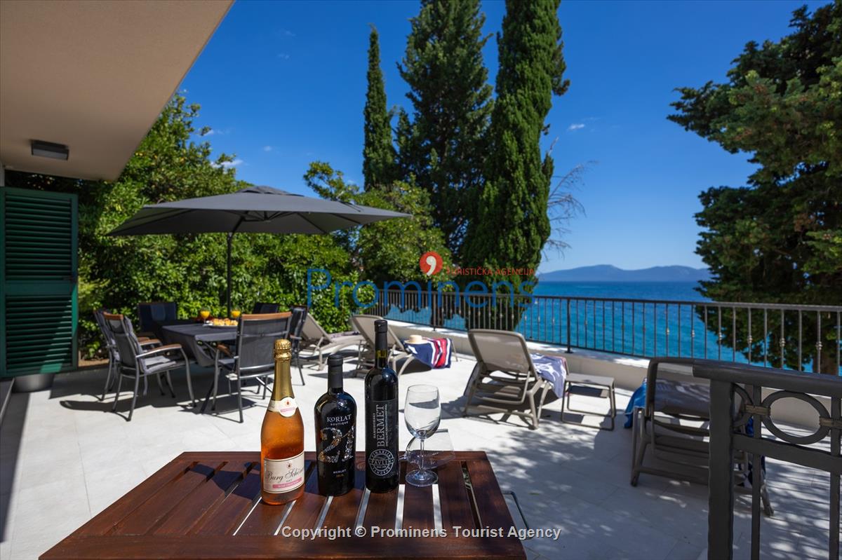 Beachfront Villa San't Antonio Podaca – 4 Bedrooms, 2 Families, Direct Sea Access, Makarska Riviera