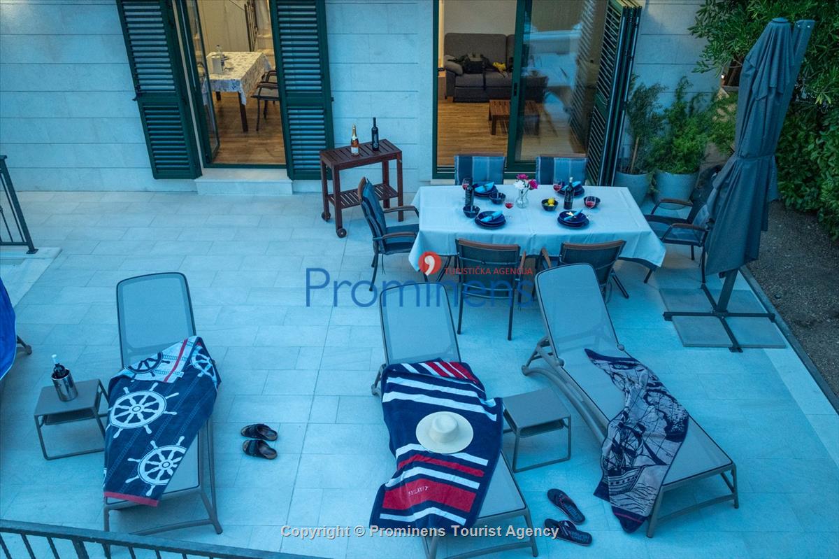 Beachfront Villa San't Antonio Podaca – 4 Bedrooms, 2 Families, Direct Sea Access, Makarska Riviera