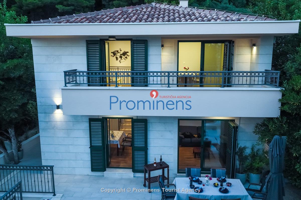 Beachfront Villa San't Antonio Podaca – 4 Bedrooms, 2 Families, Direct Sea Access, Makarska Riviera