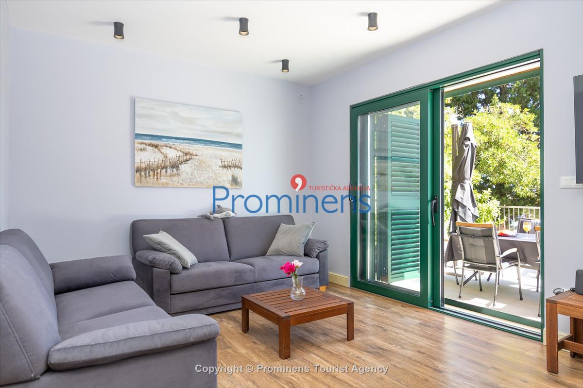 Beachfront Villa San't Antonio Podaca – 4 Bedrooms, 2 Families, Direct Sea Access, Makarska Riviera