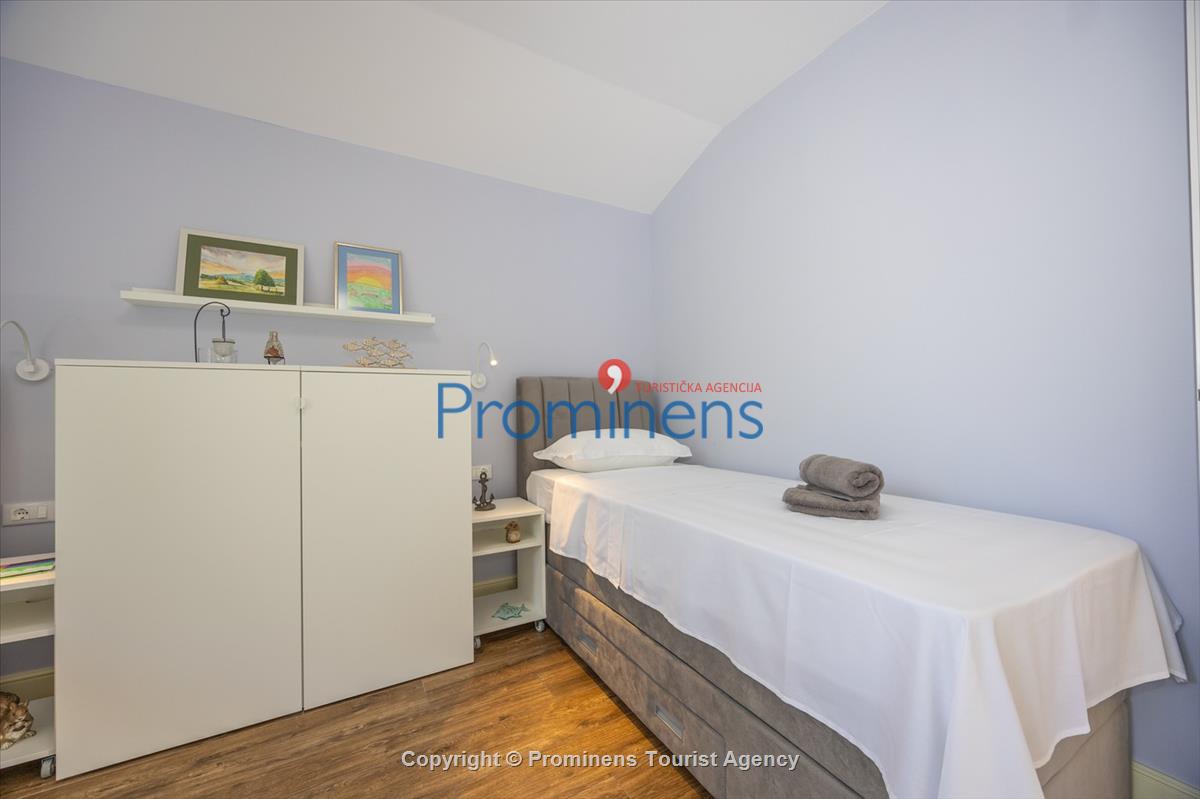 Beachfront Villa San't Antonio Podaca – 4 Bedrooms, 2 Families, Direct Sea Access, Makarska Riviera