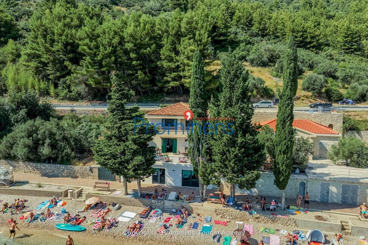 Beachfront Villa San't Antonio Podaca – 4 Bedrooms, 2 Families, Direct Sea Access, Makarska Riviera