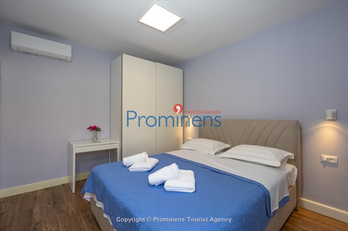 Beachfront Villa San't Antonio Podaca – 4 Bedrooms, 2 Families, Direct Sea Access, Makarska Riviera