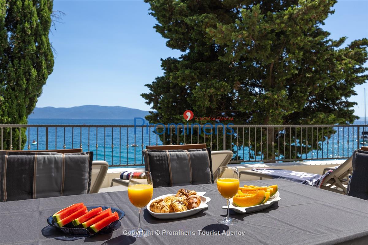 Beachfront Villa San't Antonio Podaca – 4 Bedrooms, 2 Families, Direct Sea Access, Makarska Riviera