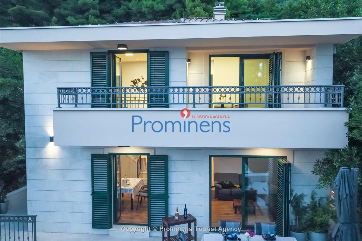 Beachfront Villa San't Antonio Podaca – 4 Bedrooms, 2 Families, Direct Sea Access, Makarska Riviera