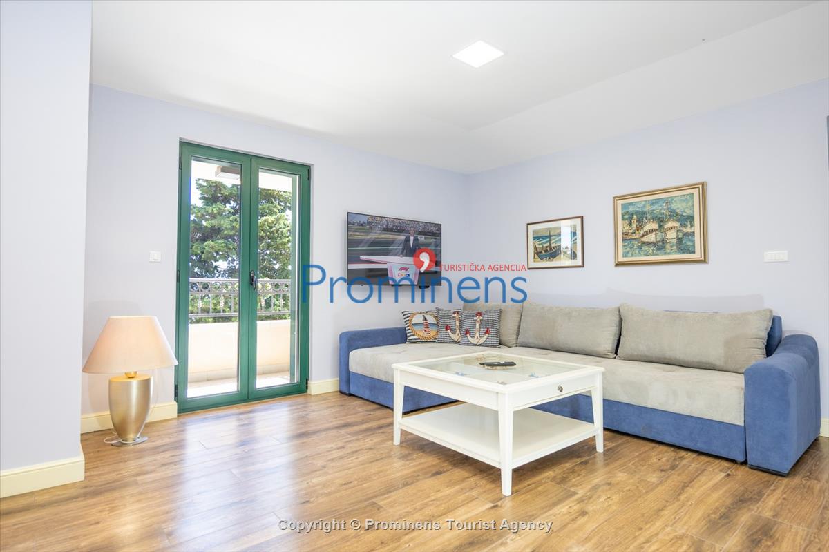 Beachfront Villa San't Antonio Podaca – 4 Bedrooms, 2 Families, Direct Sea Access, Makarska Riviera