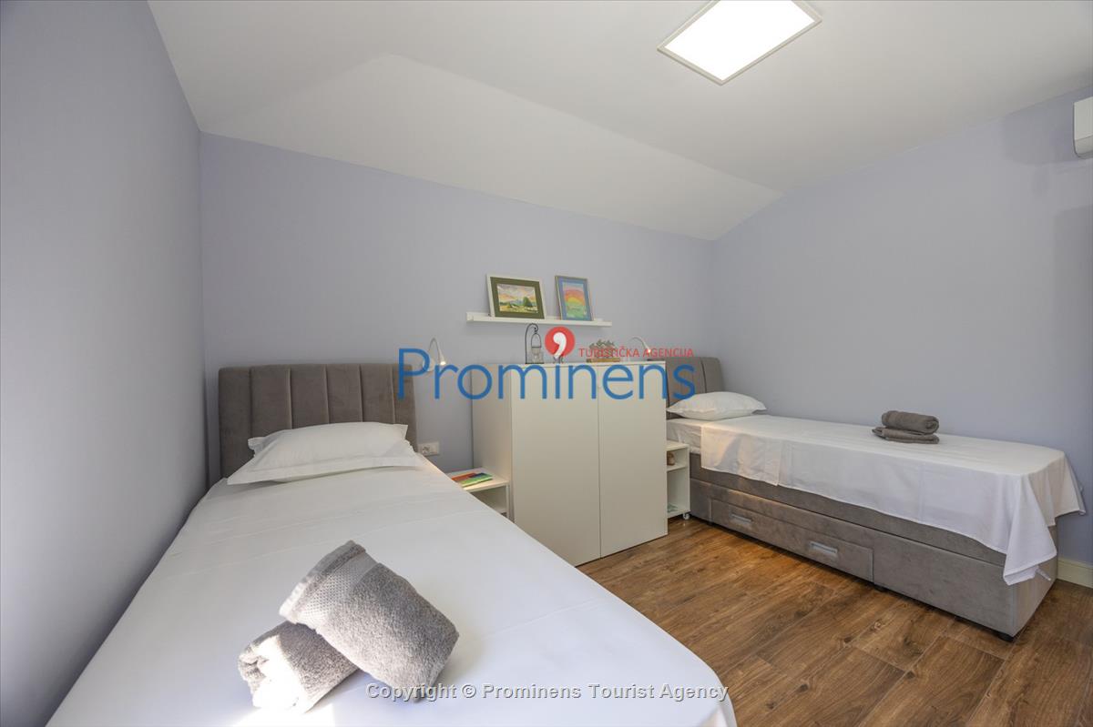 Beachfront Villa San't Antonio Podaca – 4 Bedrooms, 2 Families, Direct Sea Access, Makarska Riviera