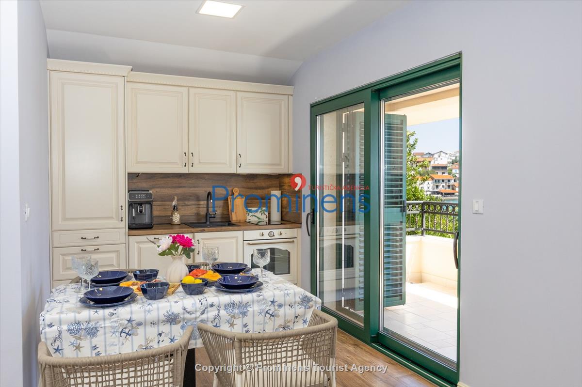 Beachfront Villa San't Antonio Podaca – 4 Bedrooms, 2 Families, Direct Sea Access, Makarska Riviera