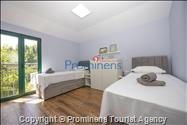 Beachfront Villa San't Antonio Podaca – 4 Bedrooms, 2 Families, Direct Sea Access, Makarska Riviera