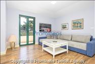 Beachfront Villa San't Antonio Podaca – 4 Bedrooms, 2 Families, Direct Sea Access, Makarska Riviera