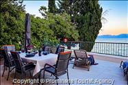 Beachfront Villa San't Antonio Podaca – 4 Bedrooms, 2 Families, Direct Sea Access, Makarska Riviera