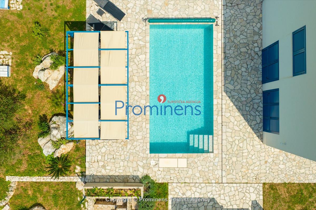  Ferienhaus mit beheiztem Pool und drei Schlafzimmern an der atemberaubenden Makarska Riviera in Kroatien
