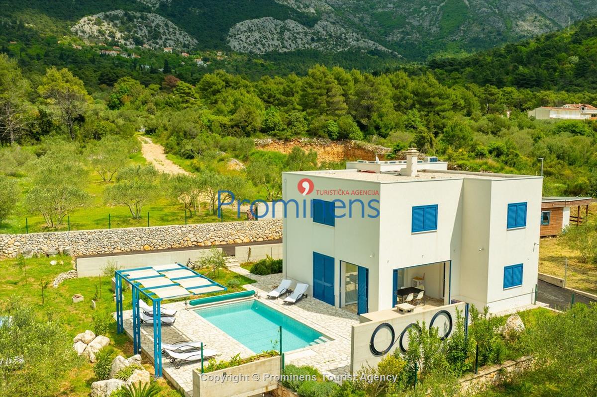  Ferienhaus mit beheiztem Pool und drei Schlafzimmern an der atemberaubenden Makarska Riviera in Kroatien