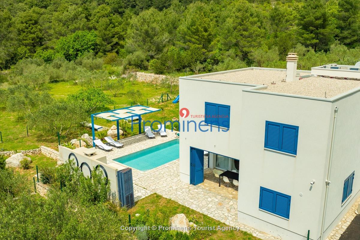  Ferienhaus mit beheiztem Pool und drei Schlafzimmern an der atemberaubenden Makarska Riviera in Kroatien