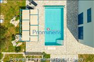  Ferienhaus mit beheiztem Pool und drei Schlafzimmern an der atemberaubenden Makarska Riviera in Kroatien
