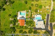  Ferienhaus mit beheiztem Pool und drei Schlafzimmern an der atemberaubenden Makarska Riviera in Kroatien